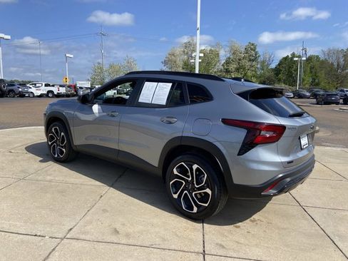 Used 2025 Chevrolet Trax RS image 15