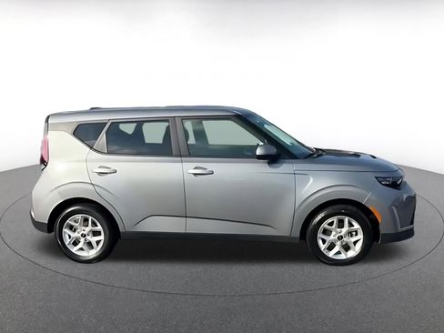 Used 2025 Kia Soul LX w/ LX Technology Package image 15
