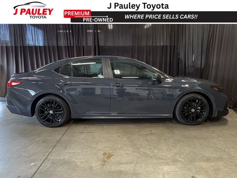 Used 2025 Toyota Camry SE image 28