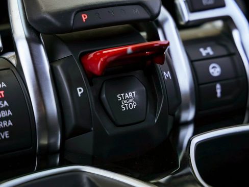 Used 2019 Lamborghini Urus image 12