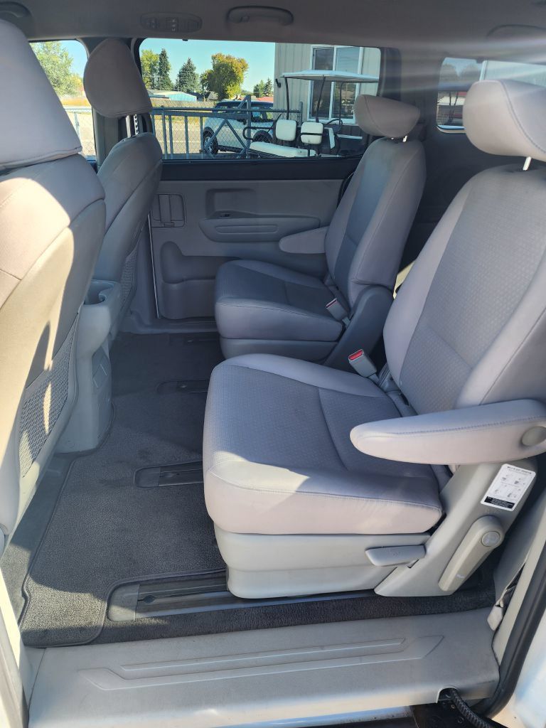 Used 2016 Kia Sedona LX w/ Option Group 020 FWD image 11