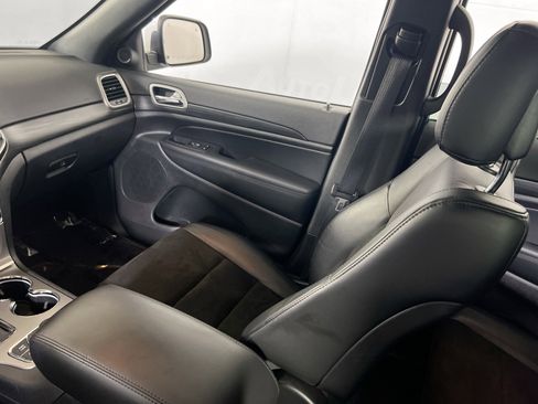 Used 2022 Jeep Grand Cherokee Laredo X image 21