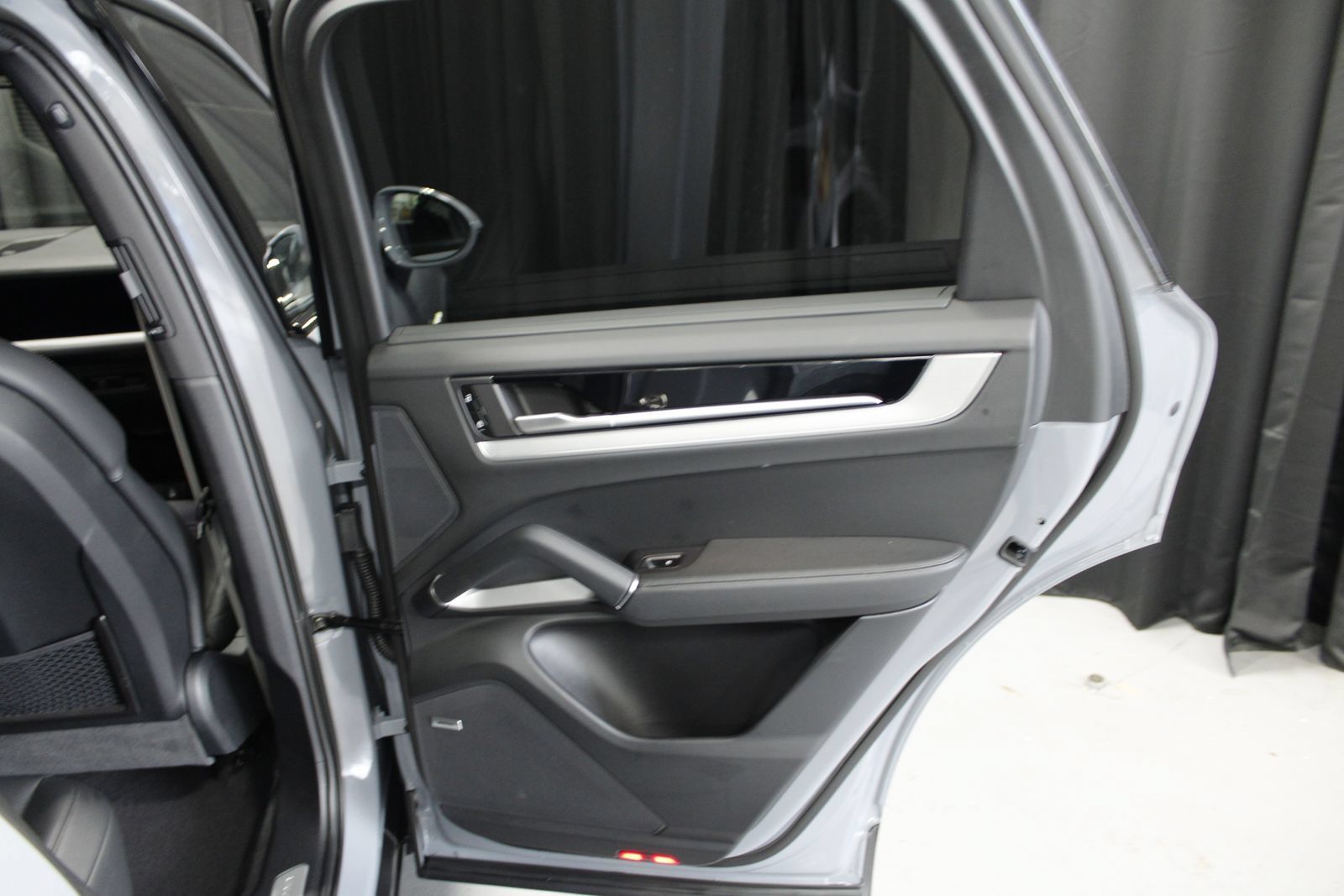 Certified 2026 Porsche Cayenne E-Hybrid AWD/4WD image 28