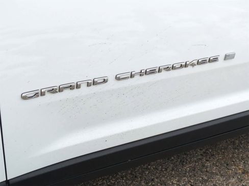 Certified 2023 Jeep Grand Cherokee Laredo w/ Luxury Tech Group I image 13