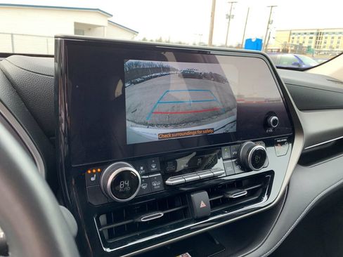 Used 2024 Toyota Highlander XLE image 26