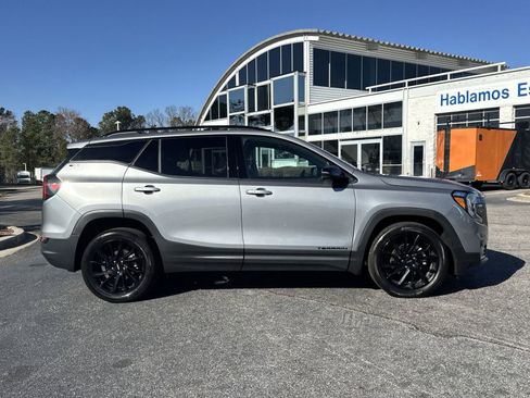 Used 2024 GMC Terrain SLT w/ Elevation Edition image 11