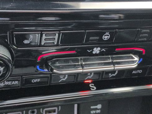 Used 2023 Jeep Grand Cherokee Limited image 22