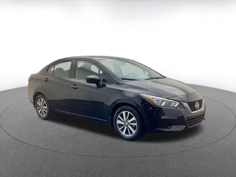 Used 2025 Nissan Versa SV image 4