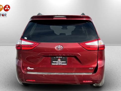 Used 2016 Toyota Sienna XLE image 6