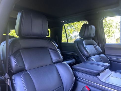 Used 2025 Lincoln Navigator Reserve w/ Jet Appearance Package AWD/4WD image 30