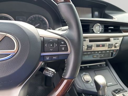 Used 2017 Lexus ES 350 w/ Navigation System Package image 31