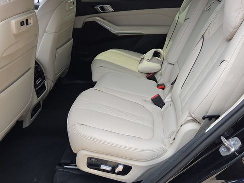Used 2022 BMW X7 xDrive40i w/ M Sport Package AWD/4WD image 13