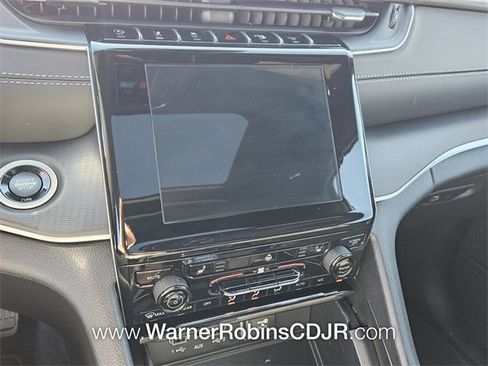 New 2025 Jeep Grand Cherokee Altitude image 19