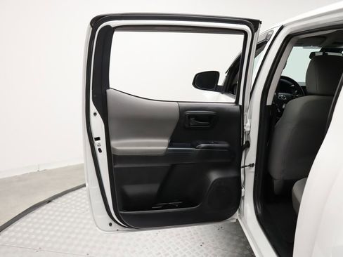 Certified 2018 Toyota Tacoma SR image 21