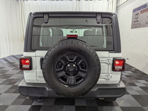 Used 2025 Jeep Wrangler Sport AWD/4WD image 8