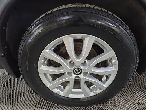 Used 2018 Nissan Rogue SV w/ Sun & Sound Touring Package image 14