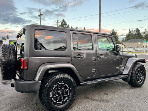 Used 2016 Jeep Wrangler Unlimited Sahara w/ Connectivity Group image 5