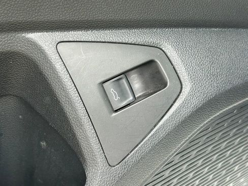 Used 2025 Volkswagen Jetta SE FWD image 23