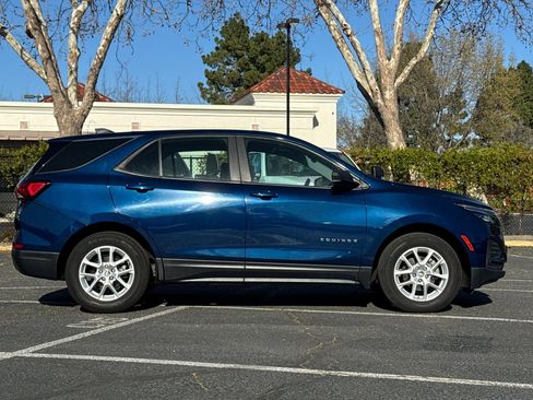 Used 2023 Chevrolet Equinox LS image 3