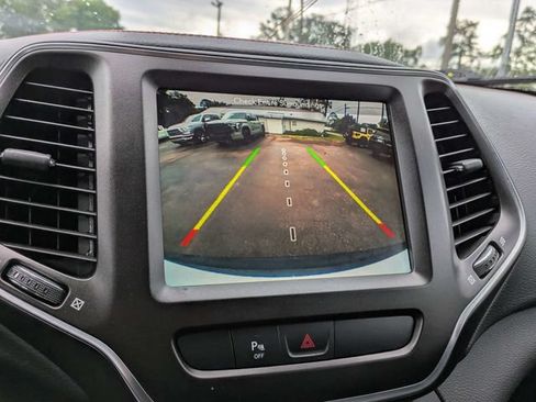 Used 2019 Jeep Cherokee Trailhawk AWD/4WD image 20