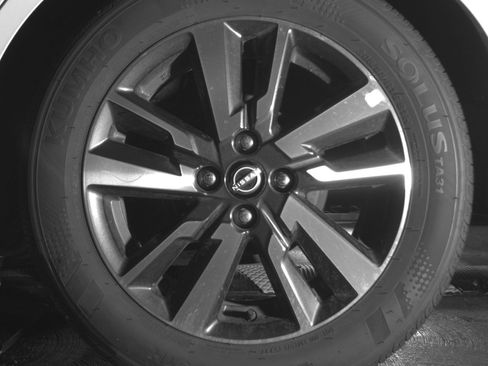 Used 2025 Nissan Versa SV FWD image 14