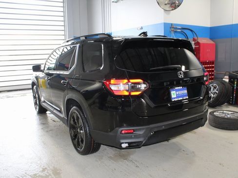 New 2026 Honda Pilot Black Edition image 8