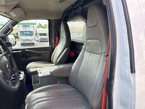 Used 2018 Chevrolet Express 2500 w/ Driver Convenience Package image 13