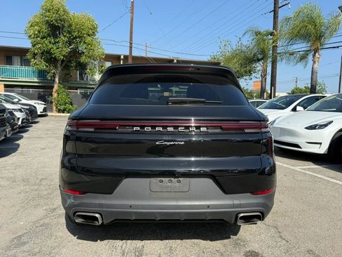 Used 2024 Porsche Cayenne AWD/4WD image 6