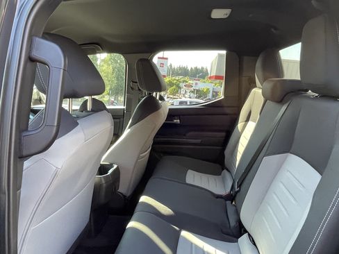 Certified 2025 Toyota Tacoma TRD Off-Road AWD/4WD image 13