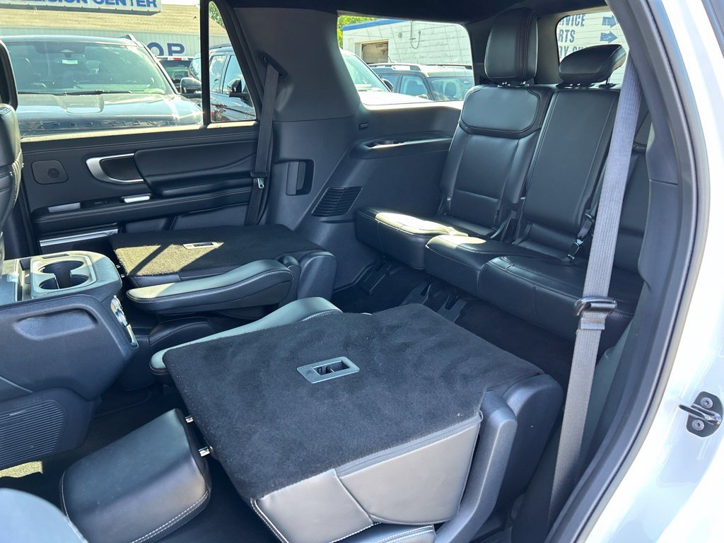 Used 2025 Ford Expedition Platinum w/ Stealth Performance Package AWD/4WD image 36
