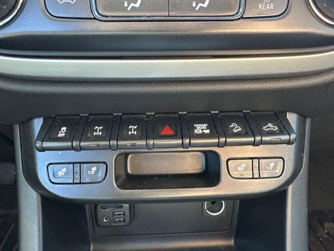 Used 2021 Chevrolet Colorado ZR2 AWD/4WD image 16