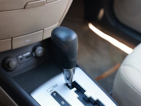 Used 2010 Hyundai Elantra GLS image 37