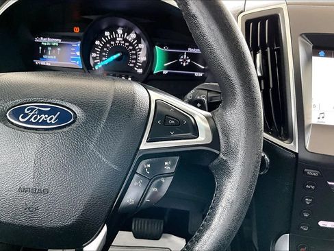 Used 2016 Ford Edge Titanium w/ Technology Package FWD image 11