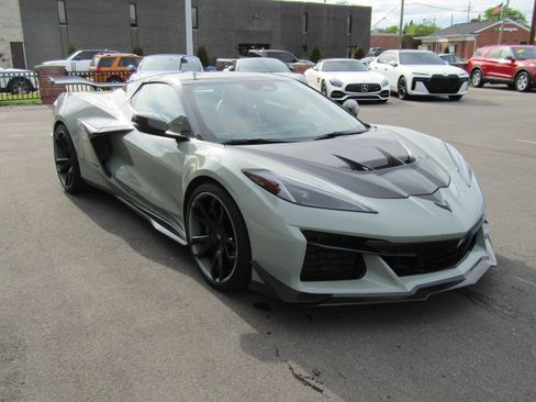 Used 2024 Chevrolet Corvette Z06 RWD image 4