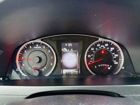 Used 2017 Toyota Camry SE image 16