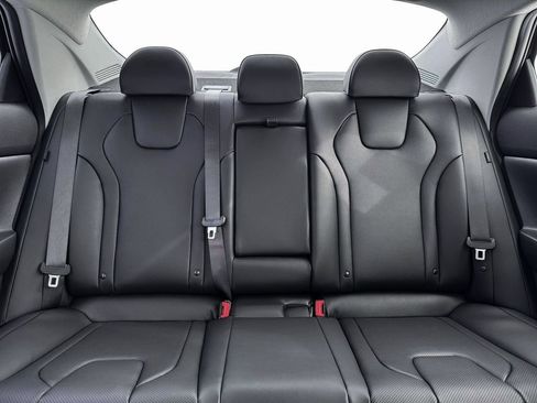 New 2026 Hyundai Elantra Limited image 24