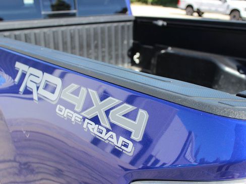 Used 2022 Toyota Tacoma TRD Off-Road w/ TRD Premium Off Road Package AWD/4WD image 5