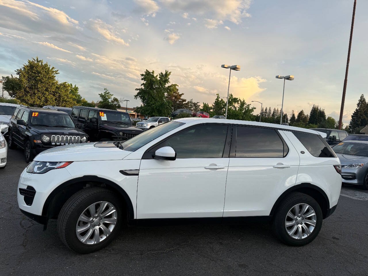 Used 2018 Land Rover Discovery Sport SE AWD/4WD image 5
