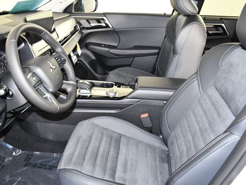 New 2026 Mitsubishi Outlander AWD image 14