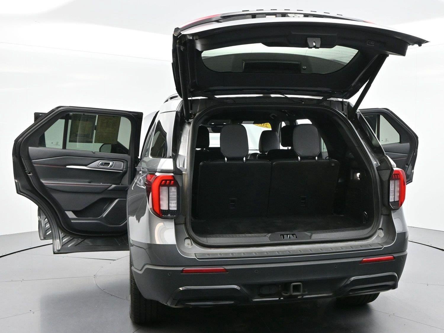 Used 2025 Ford Explorer ST-Line w/ Premium Package RWD image 42
