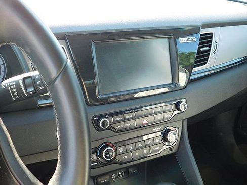 Used 2019 Kia Niro S Touring image 18