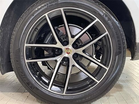 Used 2025 Porsche Macan image 14