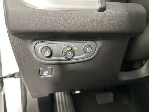 Used 2023 GMC Terrain SLT w/ Infotainment Package II image 19