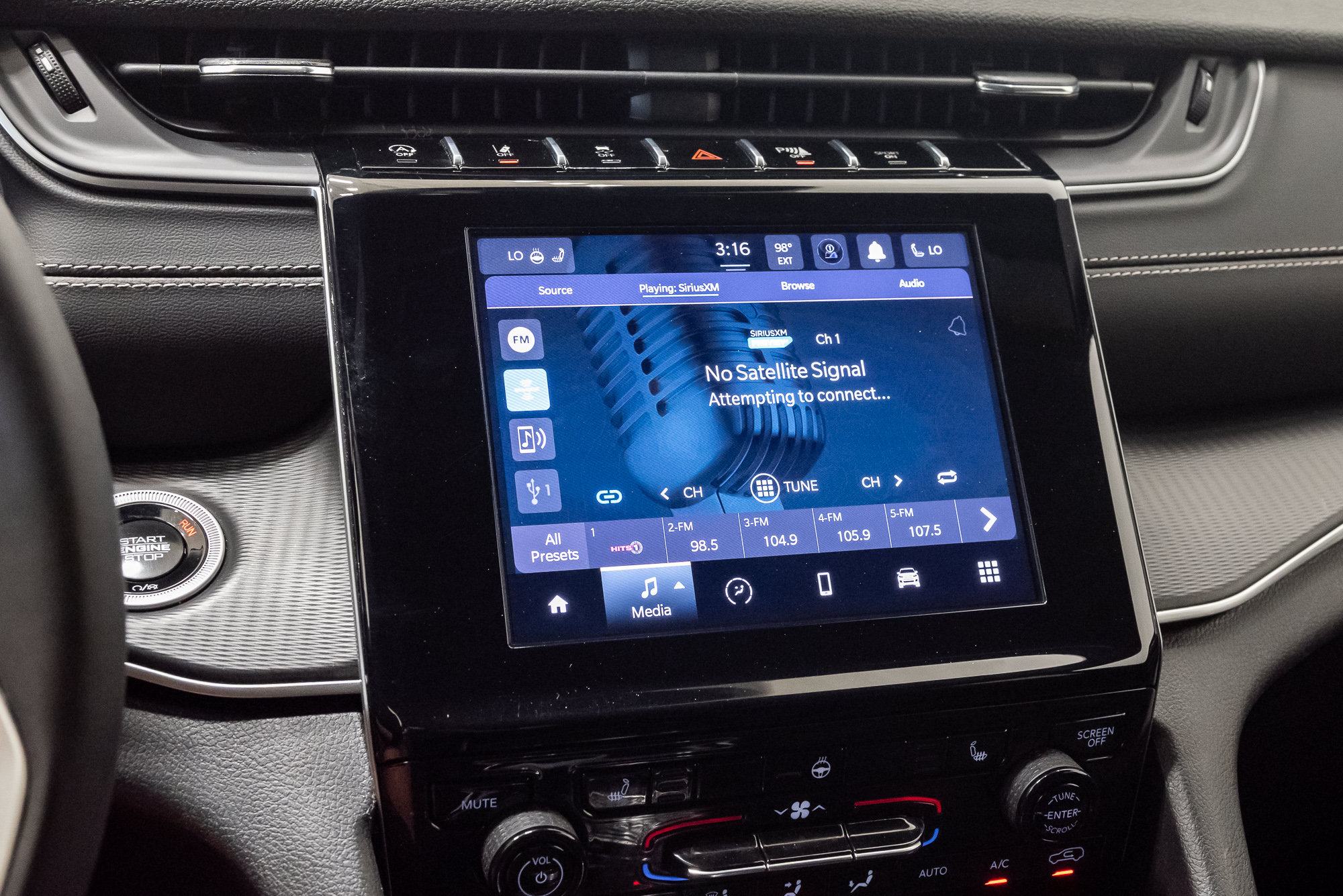 Certified 2025 Jeep Grand Cherokee Altitude AWD/4WD image 17