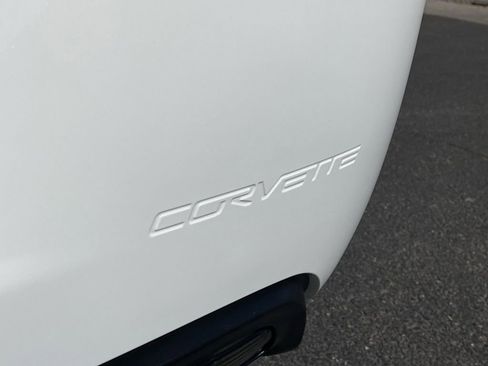 Used 2006 Chevrolet Corvette Coupe w/ Preferred Equipment Group RWD image 9