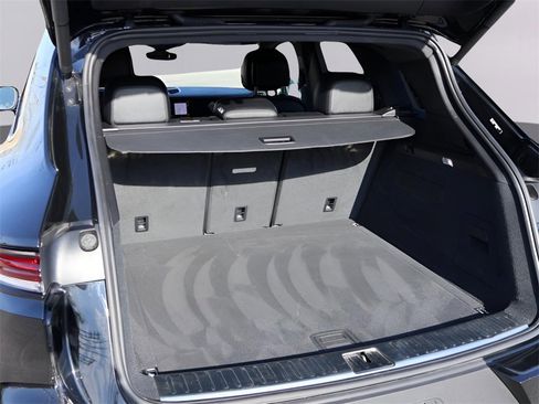 Used 2025 Porsche Cayenne w/ Premium Package image 17