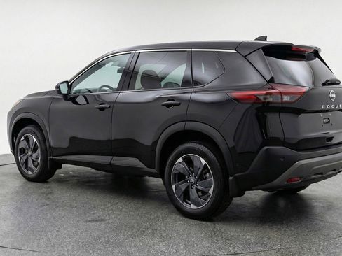 Used 2025 Nissan Rogue SV FWD image 6