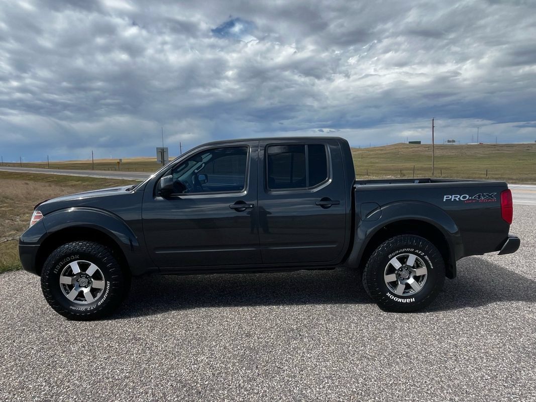 Used 2012 Nissan Frontier PRO-4X AWD/4WD image 2