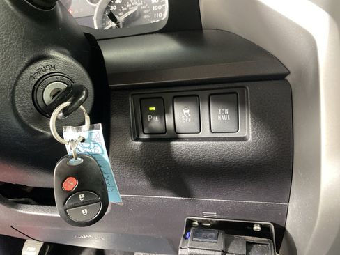Used 2014 Toyota Tundra SR5 AWD/4WD image 23