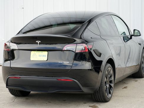Used 2023 Tesla Model Y Long Range image 56